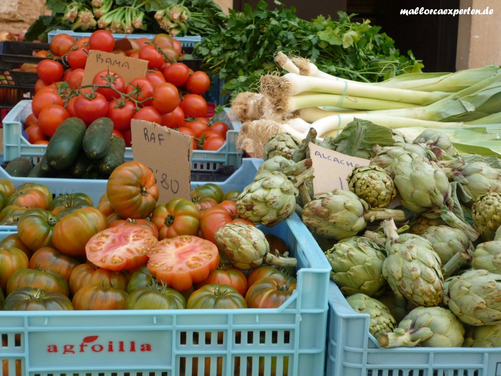 Gemüse auf Markt in Santanyi